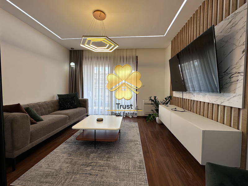 Luskuzan dvosoban stan za izdavanje u Master kvartu, 70m2